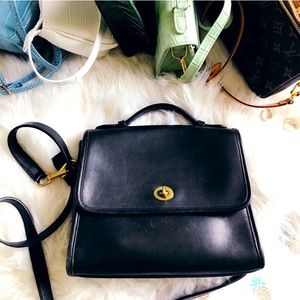 Vintage Coach Crossbody 🤍